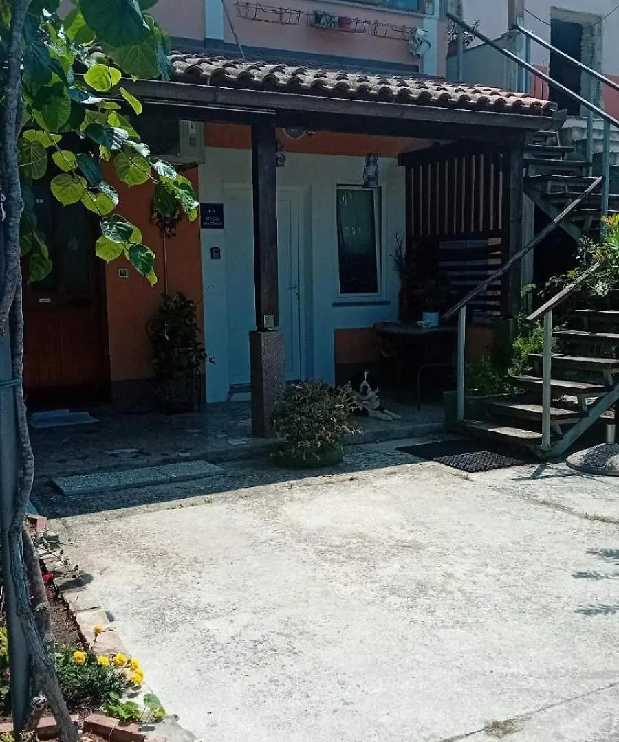 Sweet Apartment With Free Parking Πούλα Κροατία